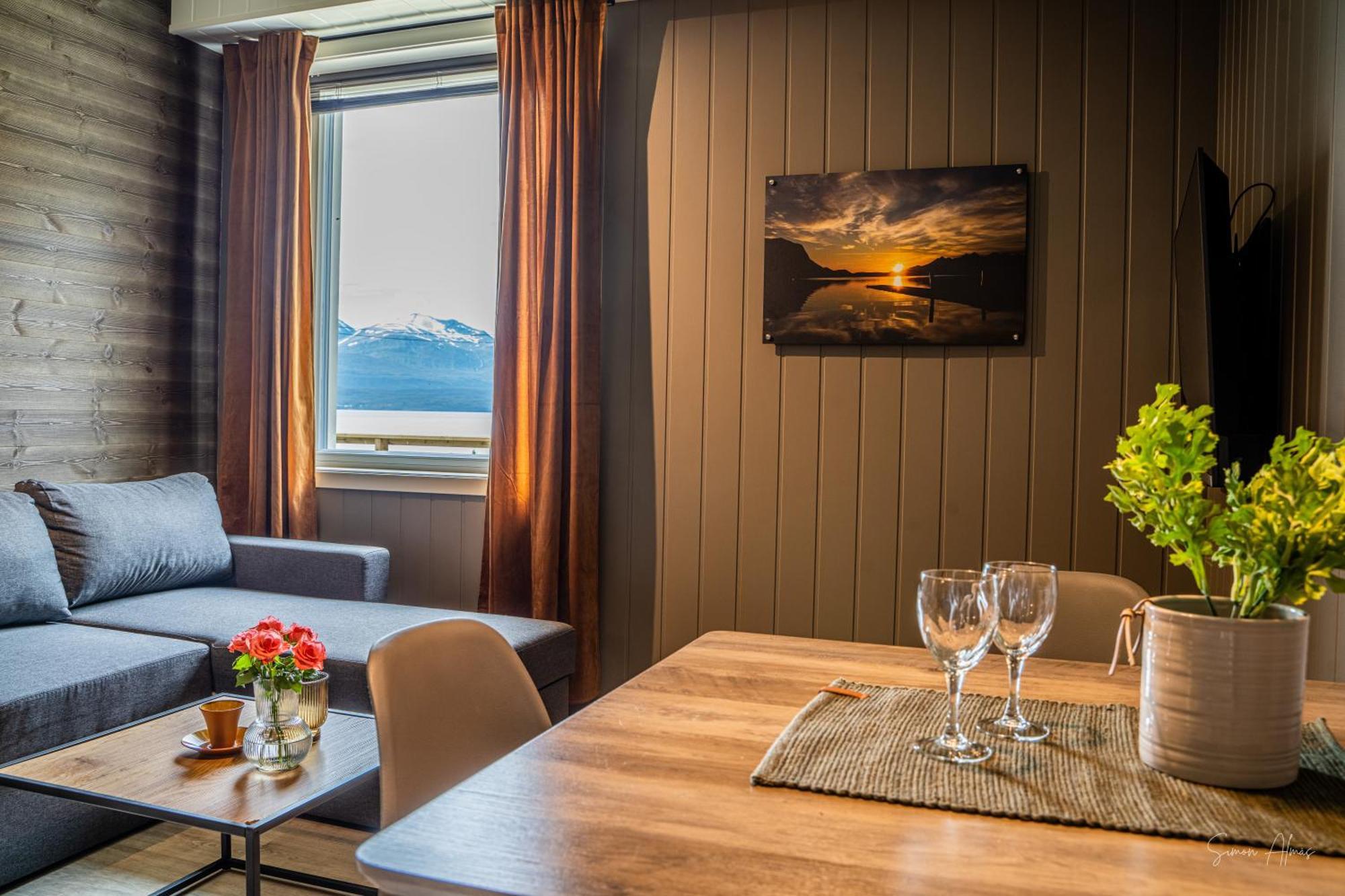 Alpan Apartments, Lyngenfjord Olderdalen Exterior photo